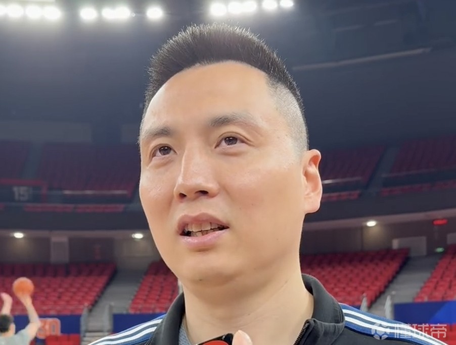 与洛夫顿争吵？卢伟：作为教练的底线必须守住，私下我们关系很好